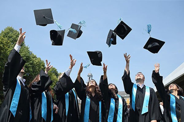 Fresh graduate salary malaysia